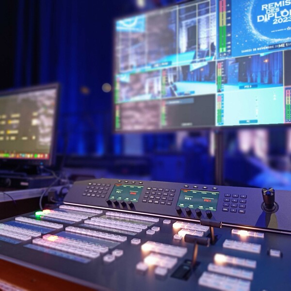 Prestation technique de captation en direct avec régie vidéo multicaméra.