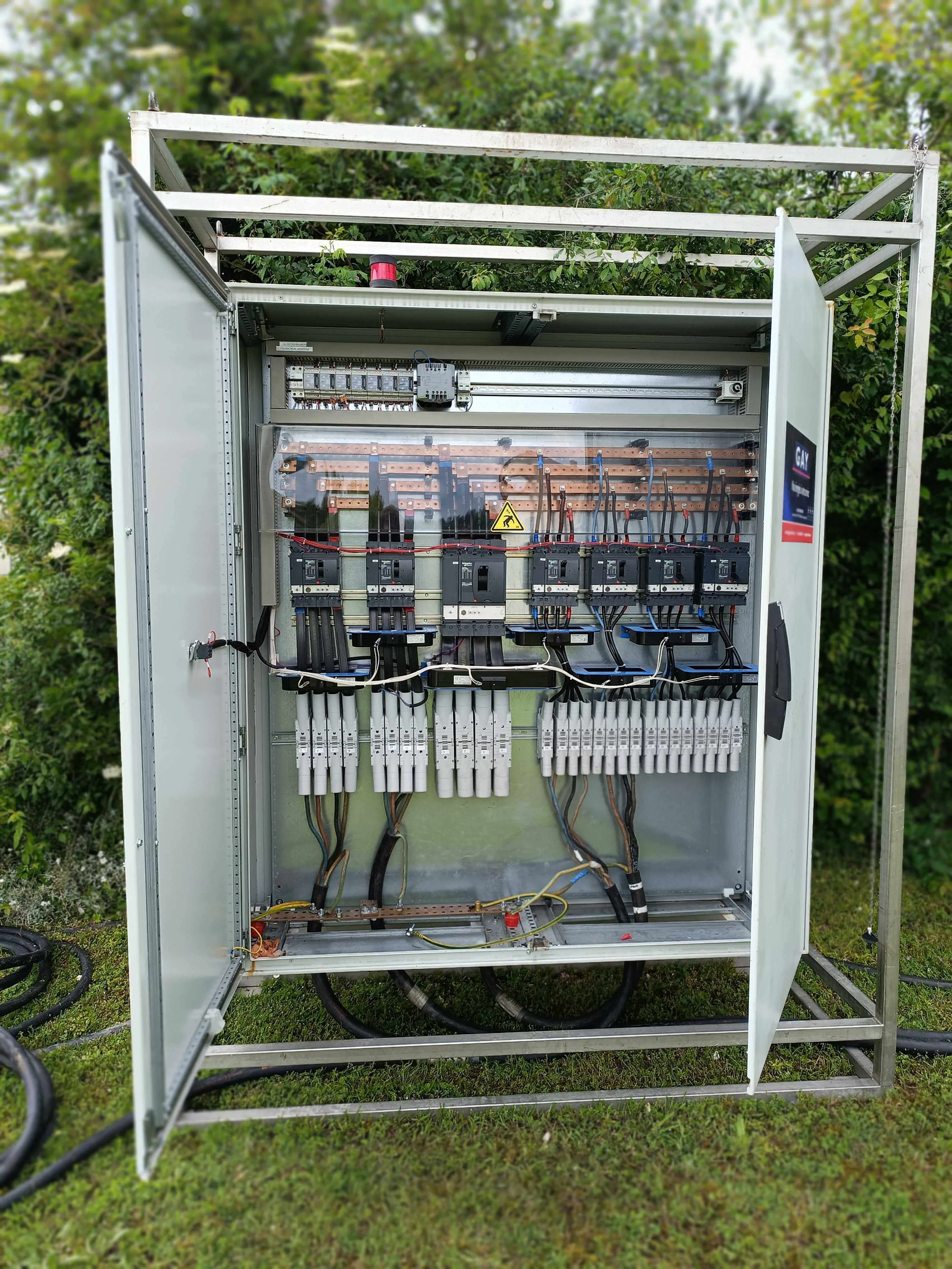 Armoire électrique pour prestation technique à destination de stands traiteurs.