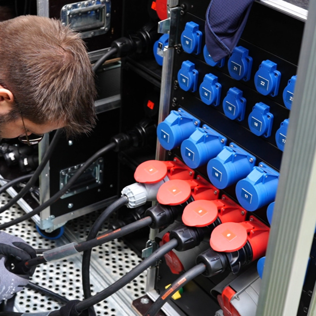 Distribution électrique en installation pour un festival dans l'Aube.