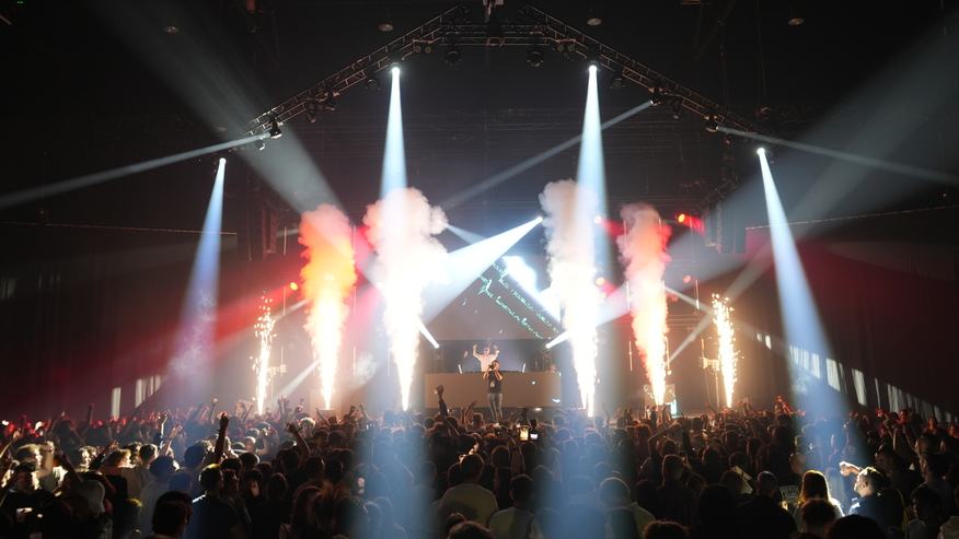 Prestation lumière, écran LED , pyrotechnie pour le plus grand festival électro en intérieur du Grand-Est.