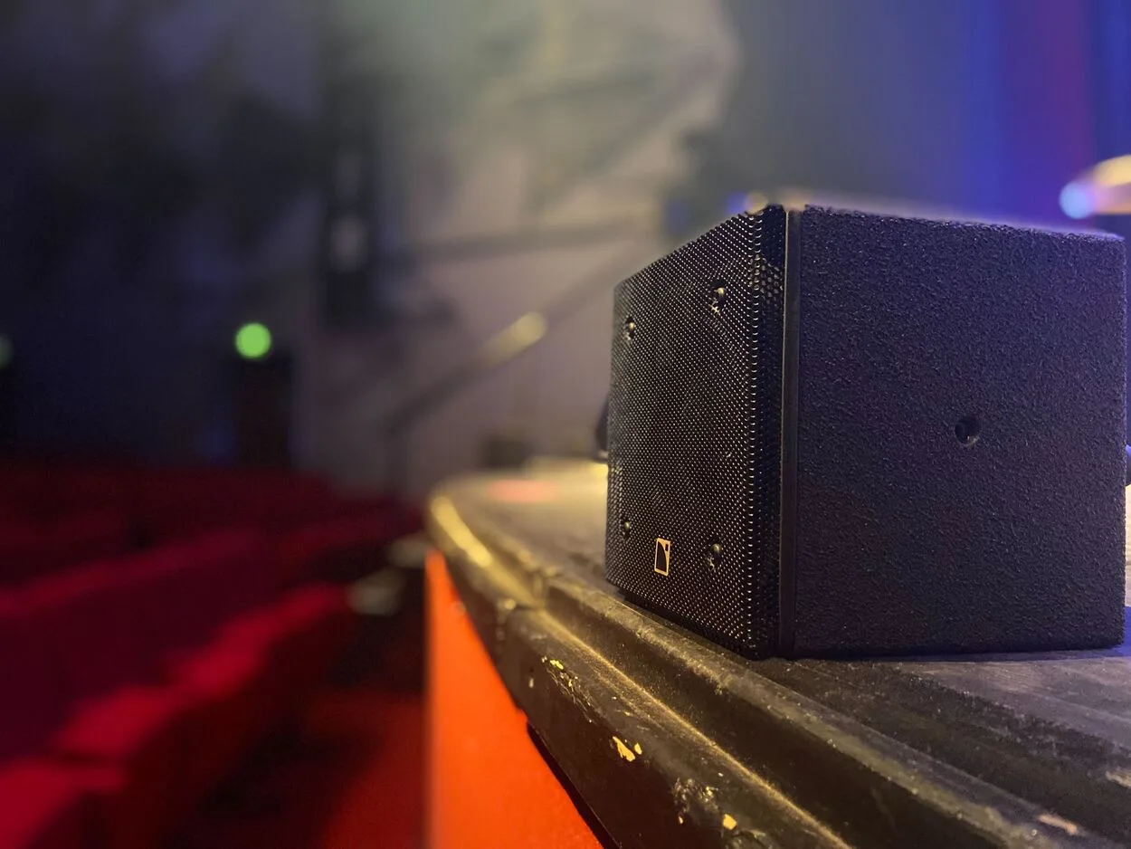 Front fill pour sonoriser le Théâtre de Champagne avec une enceinte L-Acoustics 5XT.