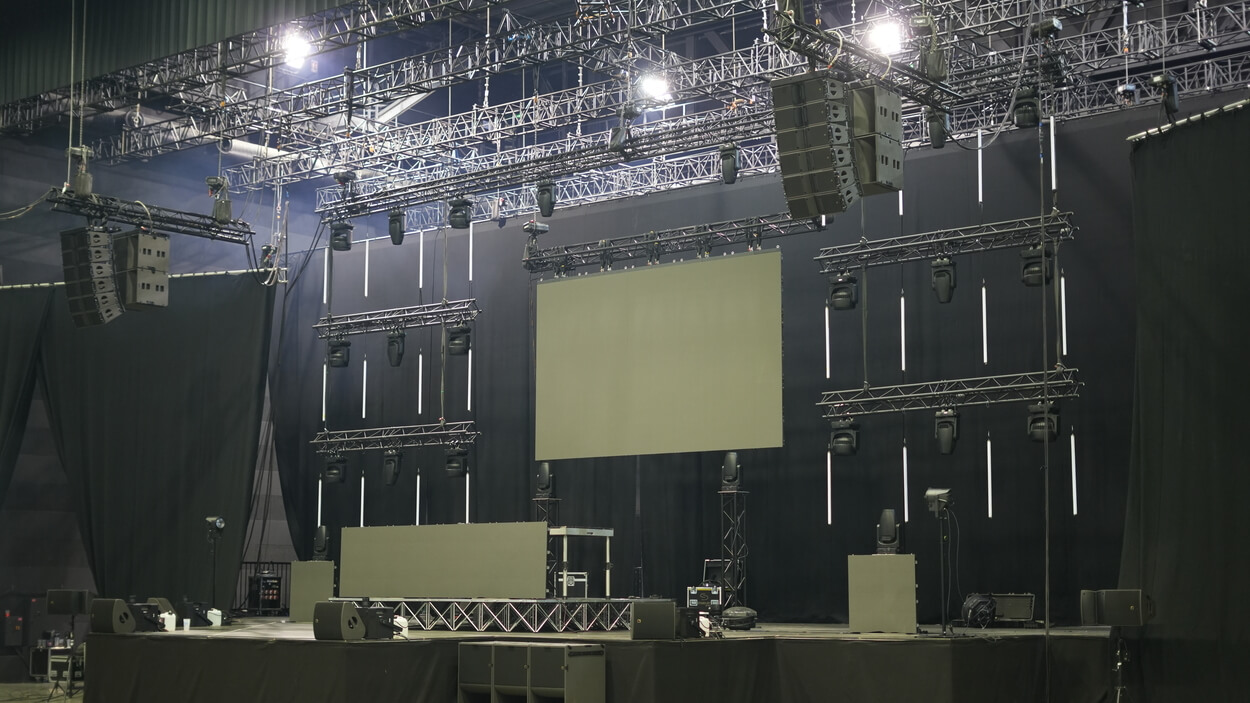 Prestation son pour le plus grand concert électro en intérieur du Grand-Est.