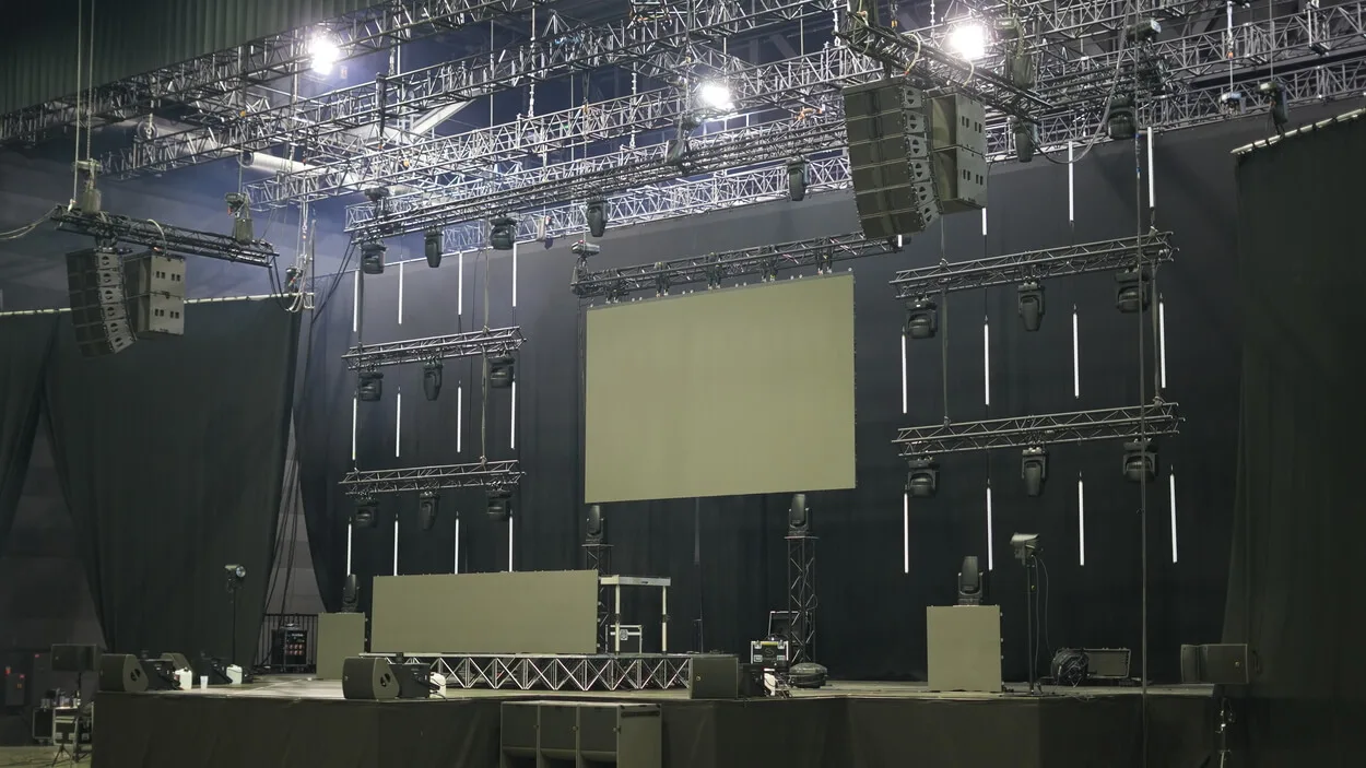 Prestation son pour le plus grand concert électro en intérieur du Grand-Est.