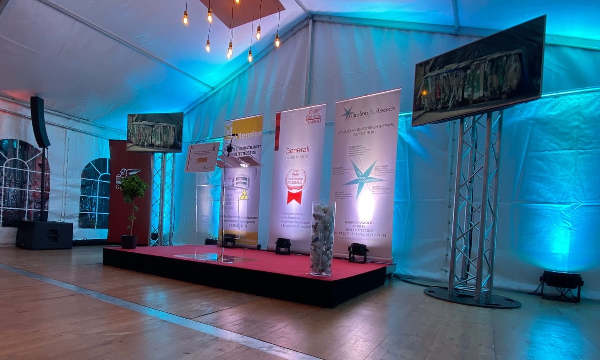 Soirée entreprise, mise en lumière chapiteau