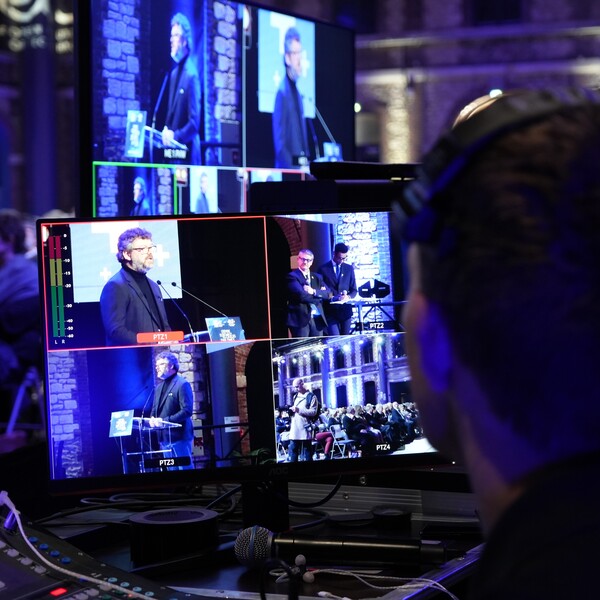 Régie vidéo multicam pour captation, retransmission et diffusion de médias sur écrans géants.